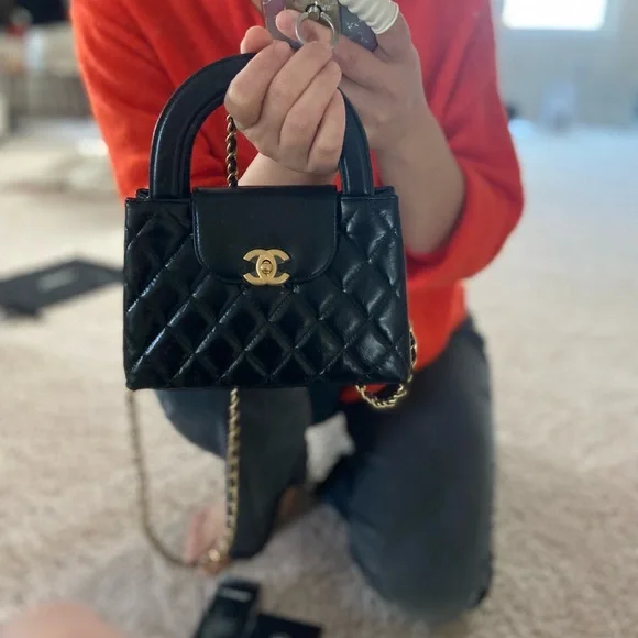 Chanel small Kelly bag. Black calf leather - Picture 10 of 17
